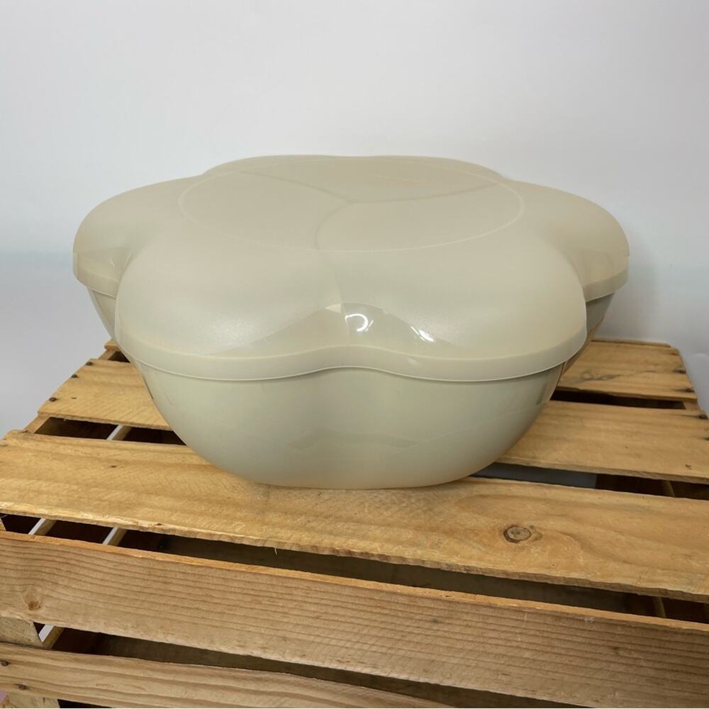 Tupperware chip and dip floral bowl beige 1.5 Gallon